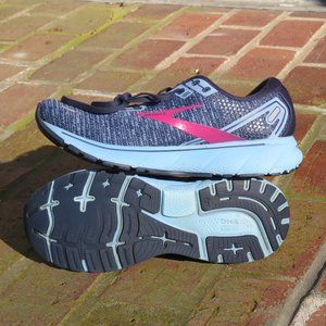 Women's Brooks Ghost 14 shoes/sneakers in great condition 9.5